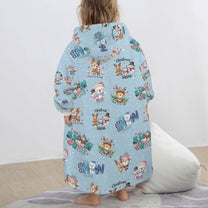 One-Size  Blanket Hoodie for Tots, Featuring Snowy Friends Celebrating Christmas