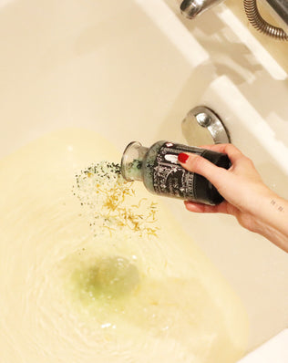 Ancient Witch Bath Spell Potion & Aventurine Crystal Amulet - Prosperity