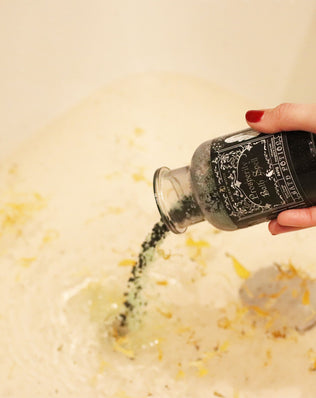 Ancient Witch Bath Spell Potion & Aventurine Crystal Amulet - Prosperity