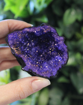 Coloured Calsite Geodes - Black Rock - Turqoise / Purple