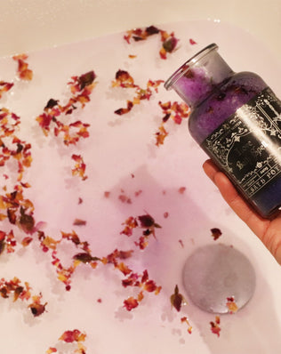 Ancient Witch Bath Spell Potion & Rose Quartz Crystal Amulet - Love