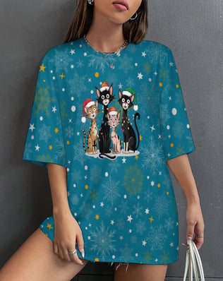 Drop Shoulder Baggy Tee with Cute Christmas Kitties, Unisex, Loungewear, Casual, Fun
